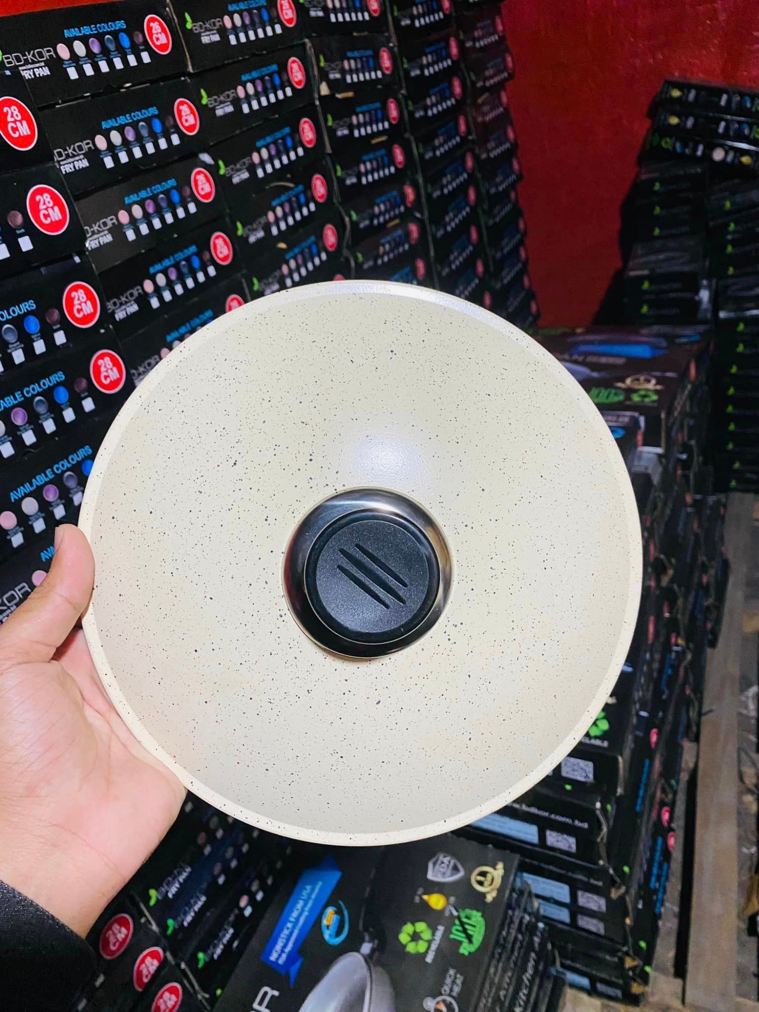 Picture of BD-KOR SHALLOW CASSEROLE (24 CM) With Die Casting Lid Multicolor