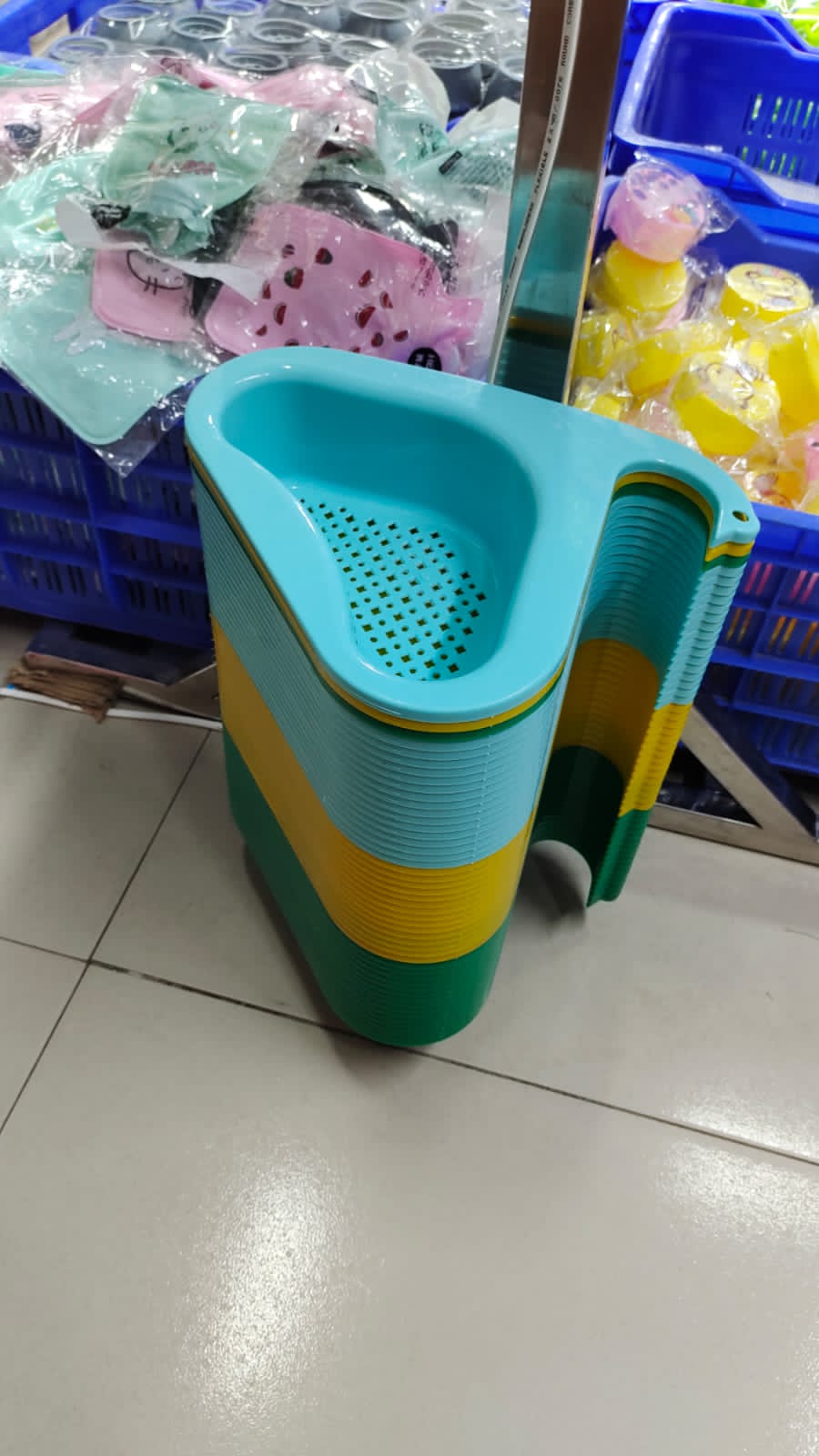 Picture of Multifunctional Drain Basket Swan Shaped Leftover Sink Strainer Sink Swan Drain Basket Multicolor