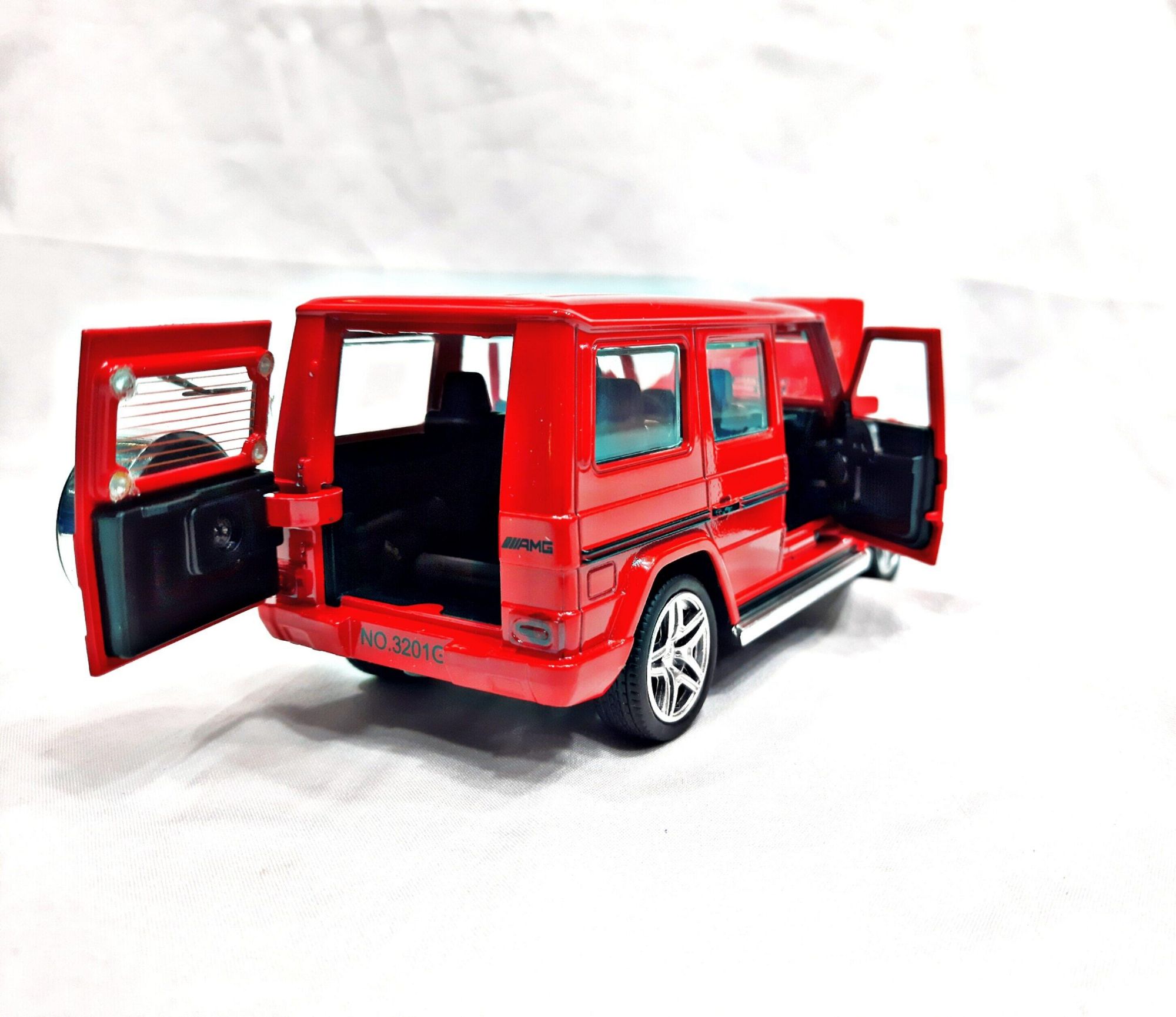 Picture of 1 PC Mercedes Benz G 500 1:32 DIE CAST model car toy car Multicolor