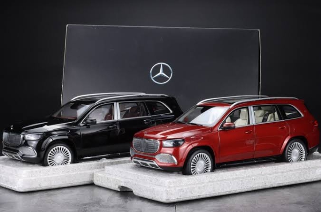 Picture of 1PC 1:24 Mercedes Maybach GLS 600 Diecast Alloy Car ChiMei Luxurious Simulation Toy Vehicles Metal Car 6 Doors Open Model Car Sound Light Toys For Gift Multicolor
