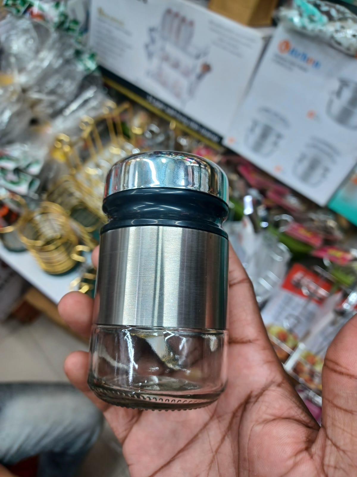 Picture of 1PC Salt and Pepper Shaker with Adjustable Pour holes Multicolor