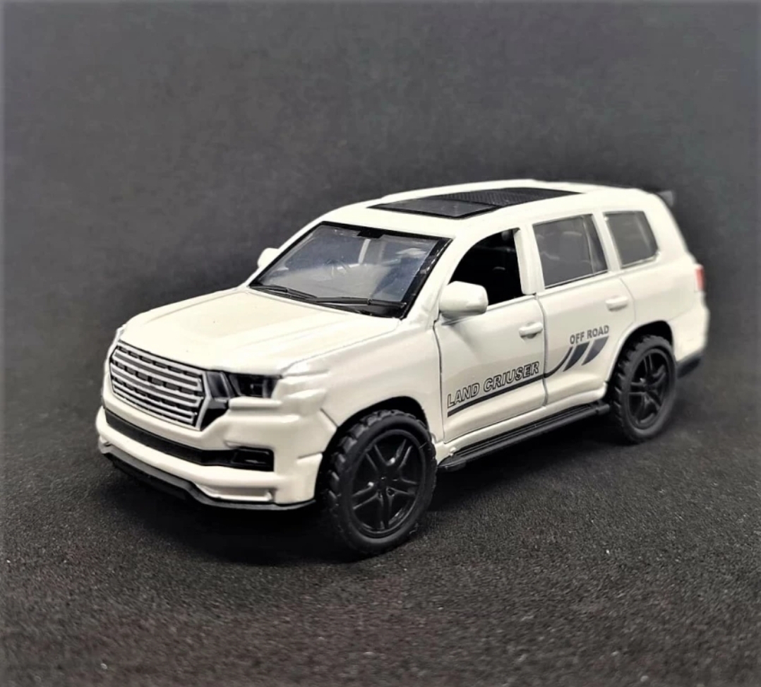 Picture of 1 PC Land Cruiser 1:36 Bulk large alloy off-road car model simulation children's toy car Multicolor