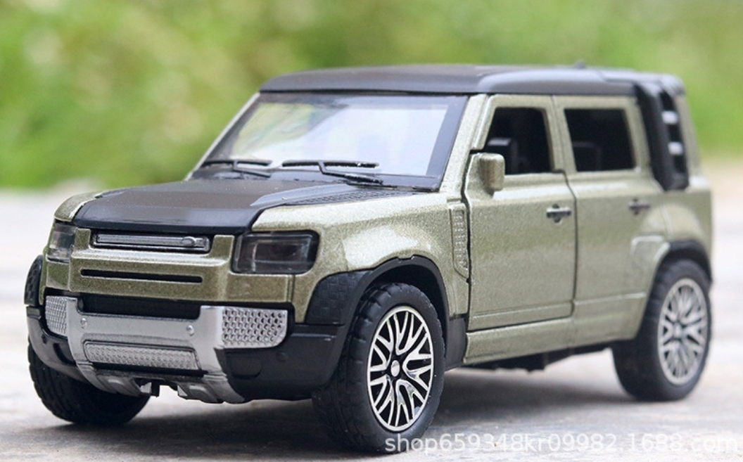 Picture of 1PC Land Rover Defender 1:36 large alloy off-road car model simulation children's toy car Multicolor