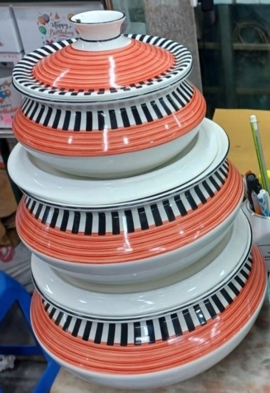 Picture of 1 Set 6PCS Ceramic Curry Bowl / Casserole Dish with Lid Multicolor