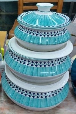 Picture of 1 Set 6 PCS Ceramic Curry Bowl / Casserole Dish with Lid Multicolor