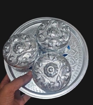 Picture of Paner Bata Pandan Sets Khandani Paner Box Betel Leaf Bowl Set - With 3 Pots Experience Traditional Betel Leaf Serving With This Stylish Set THAI Silver