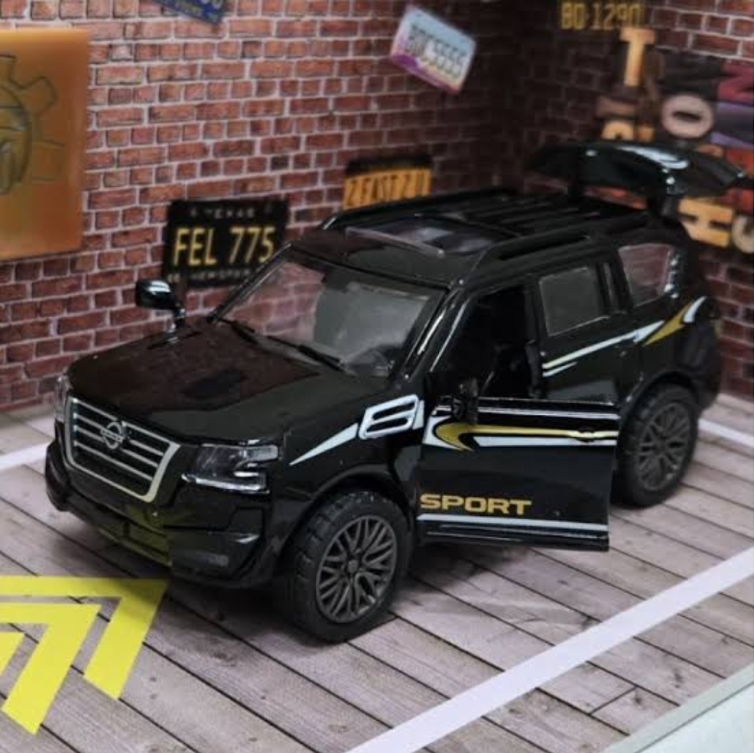 Picture of 1 PC 1:36 Sporty Diecast Alloy Car Premium Model Vehicle Metal Toy Model Pull back Sound Light Multicolor