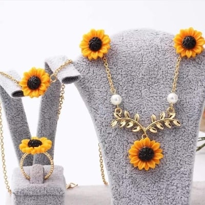 Picture of Popular Cute Sunflower Pendant Necklace 4PCS/SET for Women Vintage Fashion Gold Plated with Earrings - Yellow