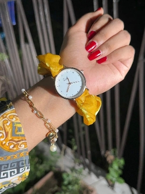 Picture of Student Watches - Clasp-Free Bracelet Watches for Girls and Women