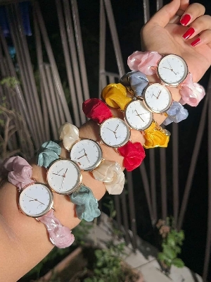 Picture of Student Watches - Clasp-Free Bracelet Watches for Girls and Women