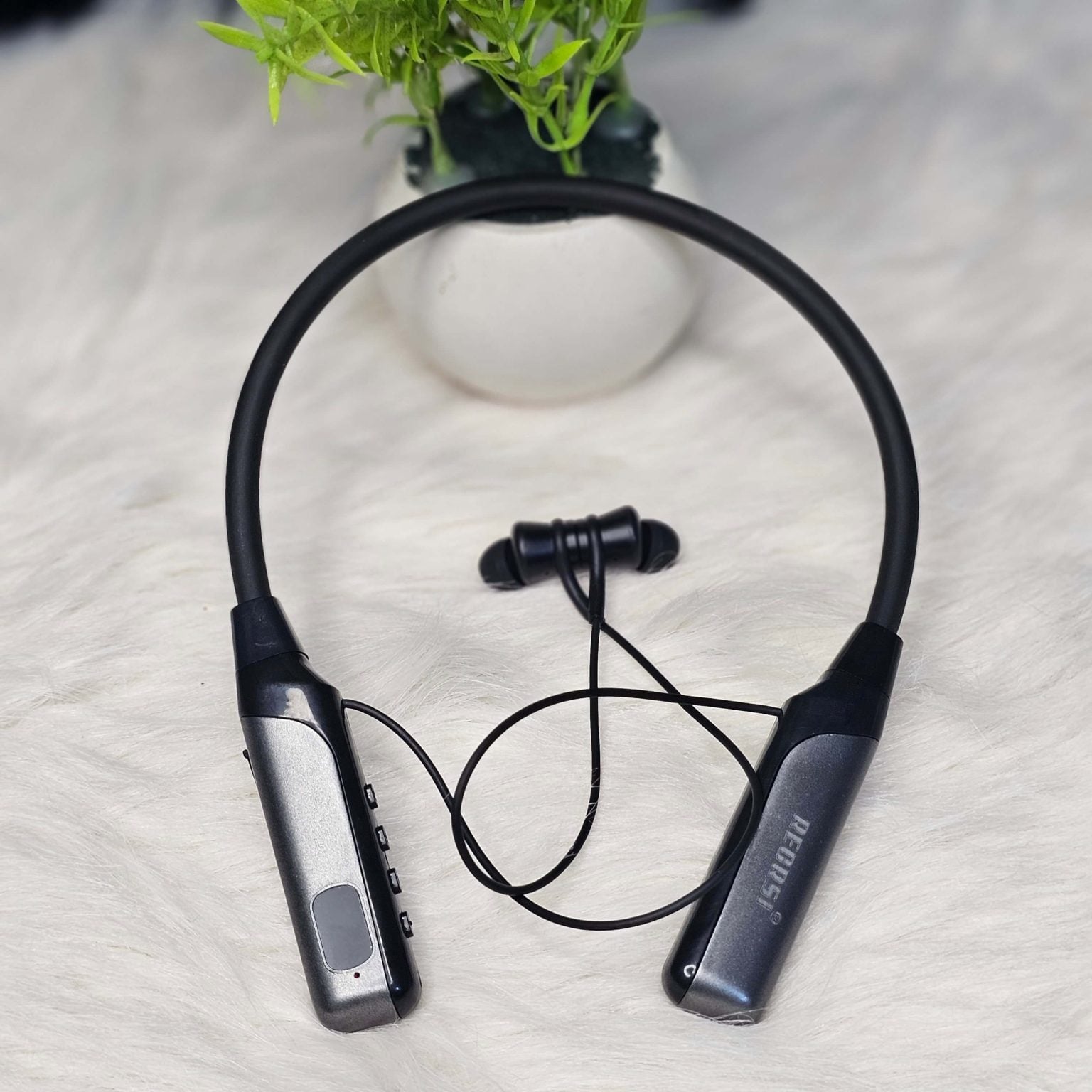 Picture of Recrsi RE-NY060 200 Hours Bluetooth Neckband Black