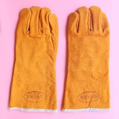 Picture of SAFETY GLOVE. "CANADIAN SYTLE". COW SPLIT PALM. COTTON FABRIC BACK AND CUFF -Leather Working Gloves