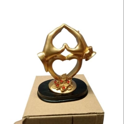 Picture of Heart Sculpture Home Decor, Gold Resin Figurines Shelf Decor Accents, Modern Art Collectibles Ornaments Home Decorations for Living Room,Valentines Day Wedding Anniversary Romantic Gift Multicolor 