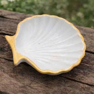 Picture of Handmade Concrete Shell Trinket Dish| Shell Dish |Jewellery/Makeup/Table Organizer | Small Dish|Home Decor |Candle Tray (9.5×9.5cm) House Warming/Return Favour Gift (Gold Line Art Shell)
