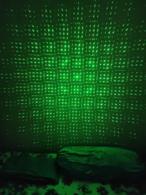 Picture of New 10 Miles 532nm Adjustable Focus Green Laser Pointer Beam Light Pen +Star Cap 5mw