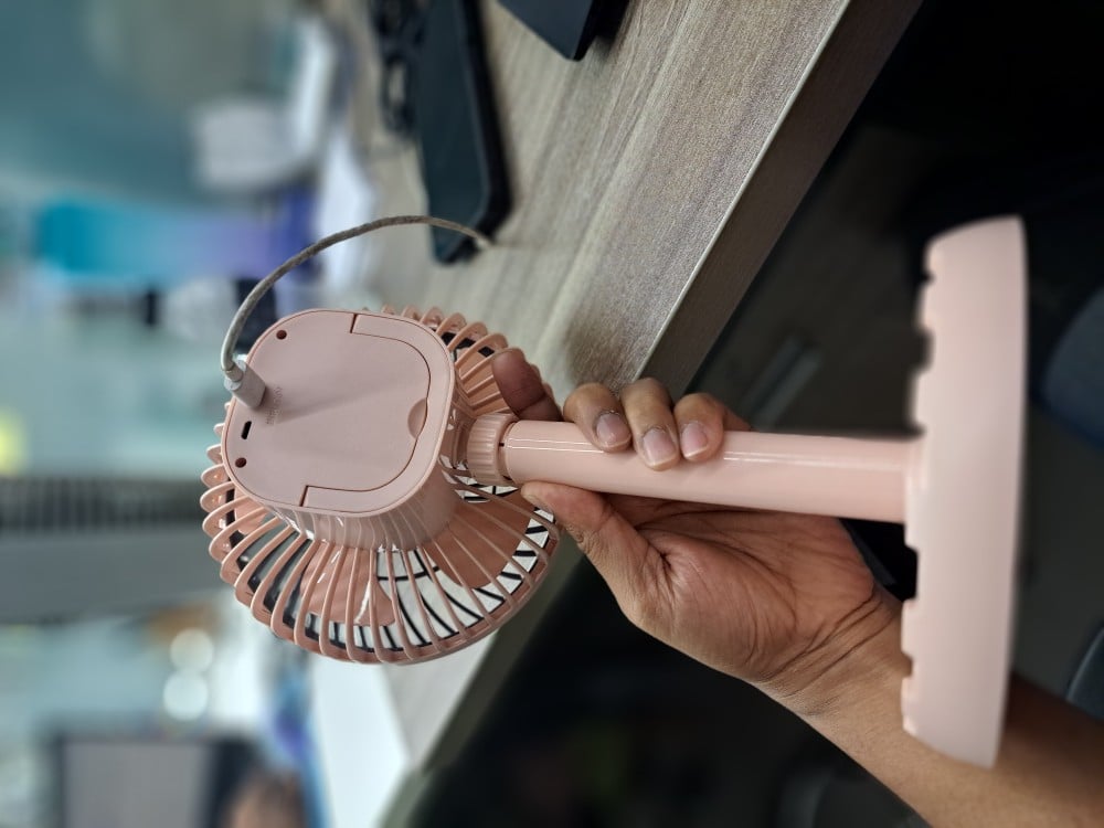 Picture of JY-2218 Professional Rechargeable Portable Mini Table Fan jy super Strong Wind Left to Right Oscillating Angle 45 Degrees jy 2218 03 battery 