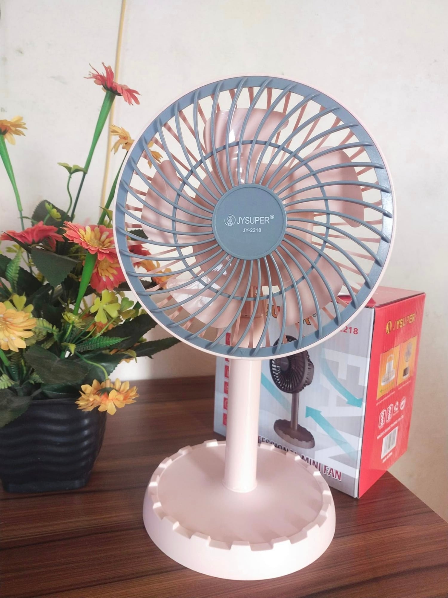 Picture of jy super jy- 2218 professional rechargeable portable mini table fan jy super strong wind left to right oscillating jy 2218- 4000mah battery  