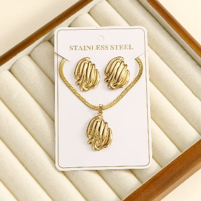 Picture of Premium Stainless Steel 18K Gold-Plated Jewelry Set - Elegant Non-Tarnish Necklace & Earrings Combo for Women (Leaf)