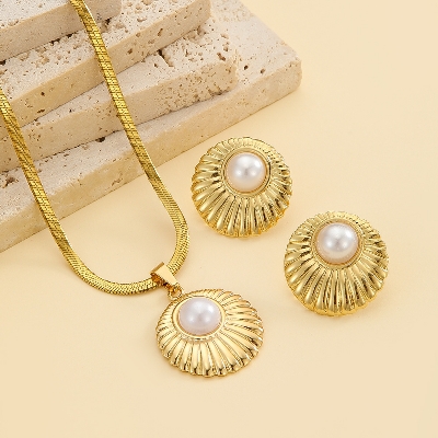 Picture of Luxury Stainless Steel Gold-Plated Pearl Jewelry Set - Non-Tarnish Necklace & Earrings Combo (Seashell)