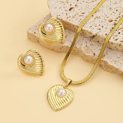 Picture of Luxury Stainless Steel Gold-Plated Pearl Jewelry Set - Non-Tarnish Necklace & Earrings Combo (Heart)