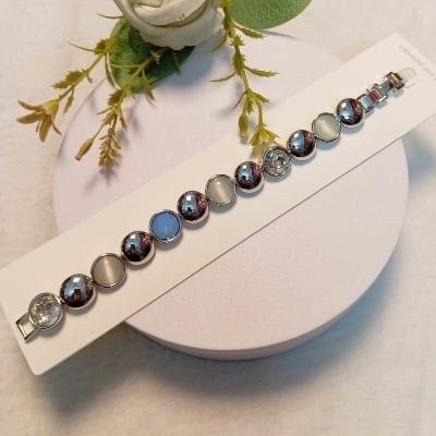 Picture of Premium Luxury Crystal & Cat’s Eye Stone Link Bracelet for Women - Elegant Gold & Silver Plated Party Wear Jewelry (M-5)