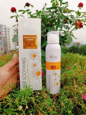 Picture of Chamomile Whitening Sunscreen Spray SPF 50++