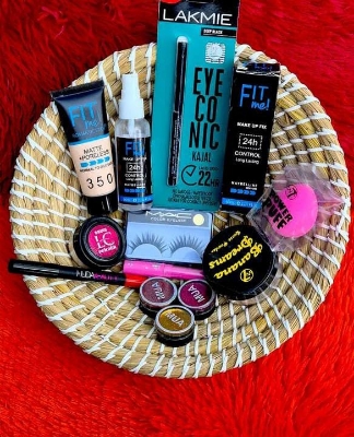 Picture of Student Makeup Combo 10 pcs set