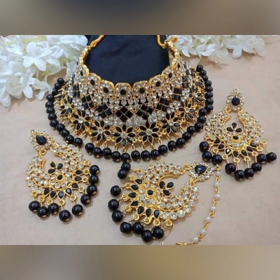 Picture of New Necklace for Women - Indian Gold-Plated Thai Stone Jewelry Necklace Set - Traditional Gold-Plated Wedding Choker Necklace Set with Earrings and TikliBlack