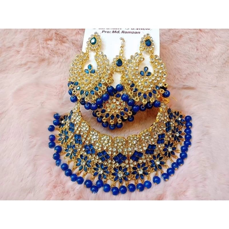 Picture of New Necklace for Women - Indian Gold-Plated Thai Stone Jewelry Necklace Set - Traditional Gold-Plated Wedding Choker Necklace Set with Earrings and TikliBlack