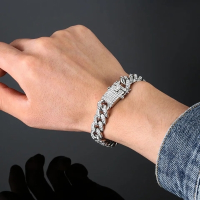 Picture of Superb Versatile -Choice and Remark -Men Cuban Link Chain Bracelet Shiny Rhinestone Inlaid Bangle Jewelry- Avant-garde  20 CM