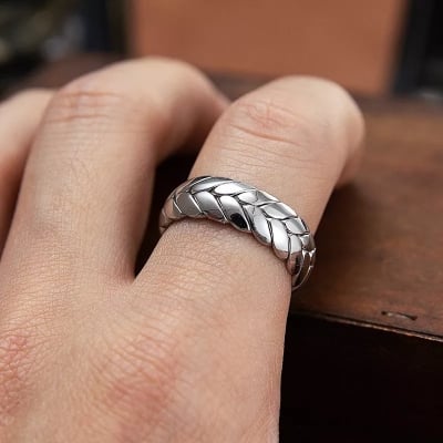 Picture of Stainless Steel Retro Wheat Braided Rings for Men Cool Leaf Finger Rings Boyfriend Gifts Punk Biker Open Rings Male Jewelry Silver Adjustable