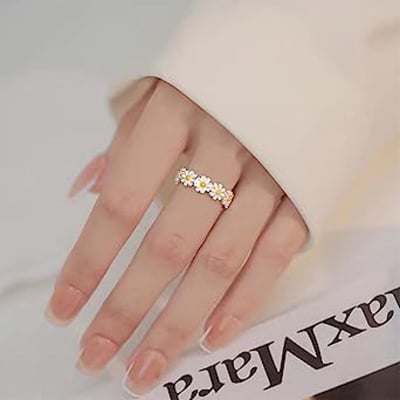 Picture of Korean Daisy Flower Trendy Rings Fashion Jewelry White Adjustable