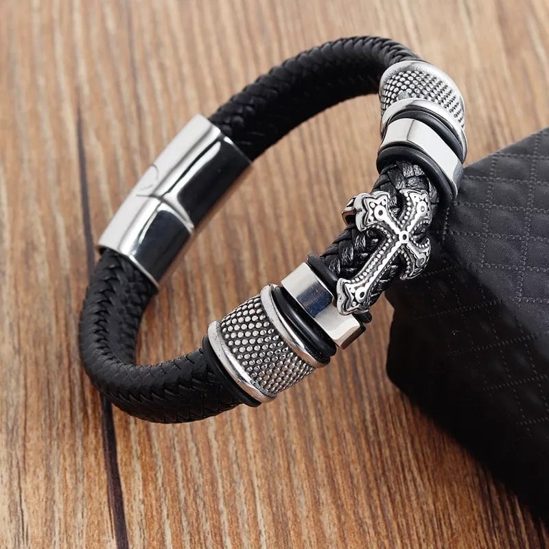 Picture of Men's Fashion Classic Black Woven Leather Inlaid Magnetic Bracelet - Silver