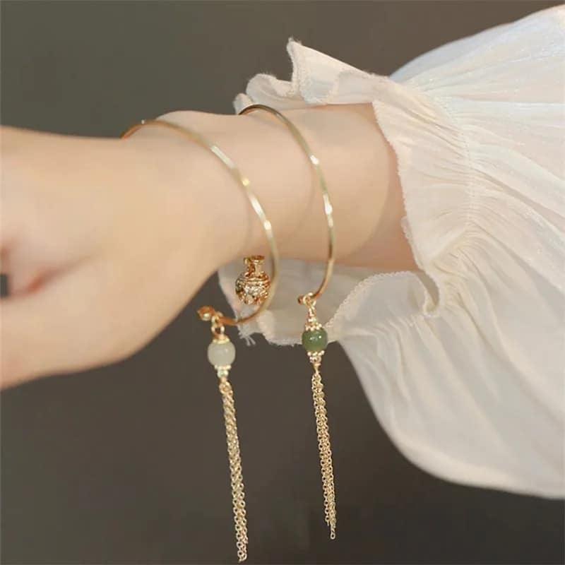 Picture of Ensemble Yourself - Custom Experience - Everyday Wear Bracelet Chain For Women/ Girls - Couture - High-end - Understated Sophistication - Gold