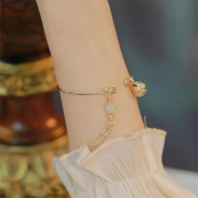 Picture of Ensemble Yourself - Custom Experience - Everyday Wear Bracelet Chain For Women/ Girls - Couture - High-end - Understated Sophistication - Gold