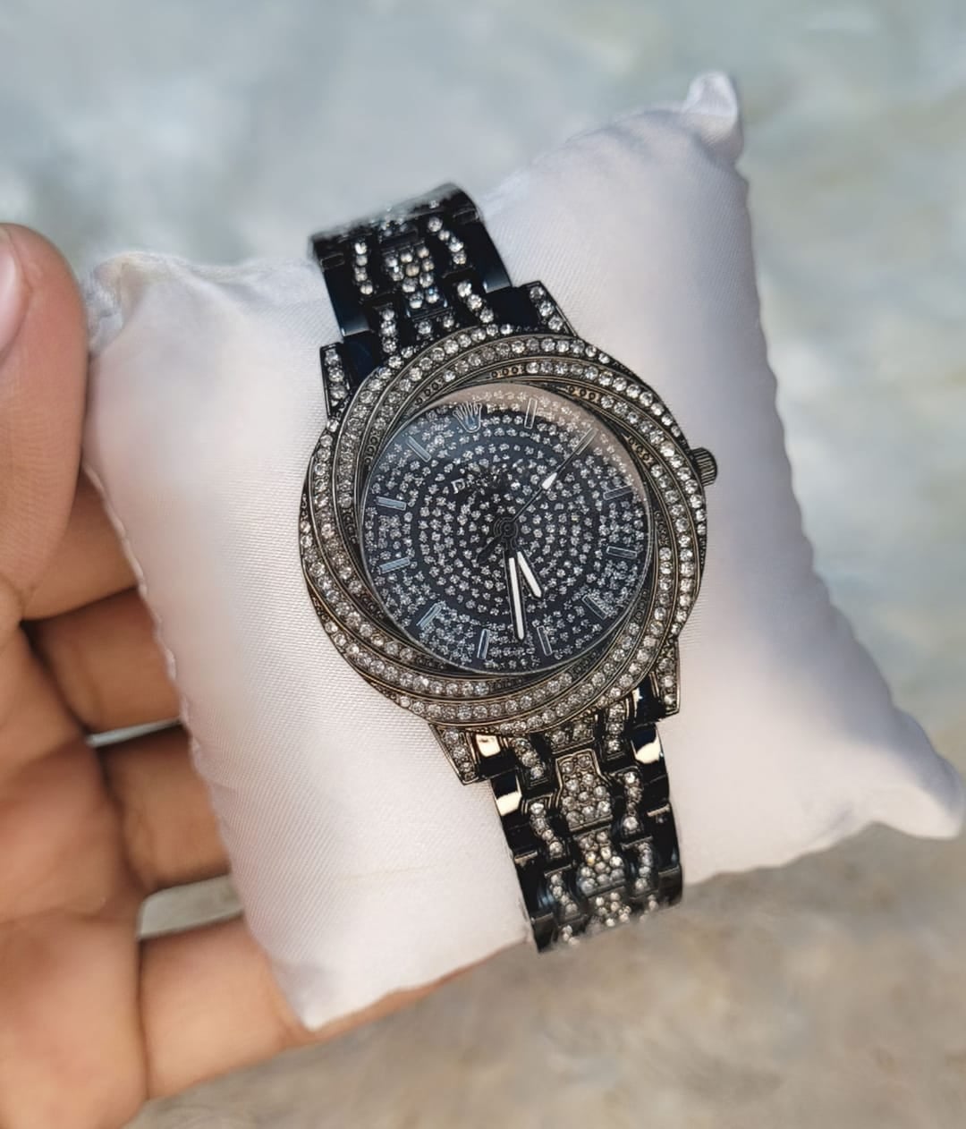 Picture of New Fashionable stainless analogue Hand watches for women's