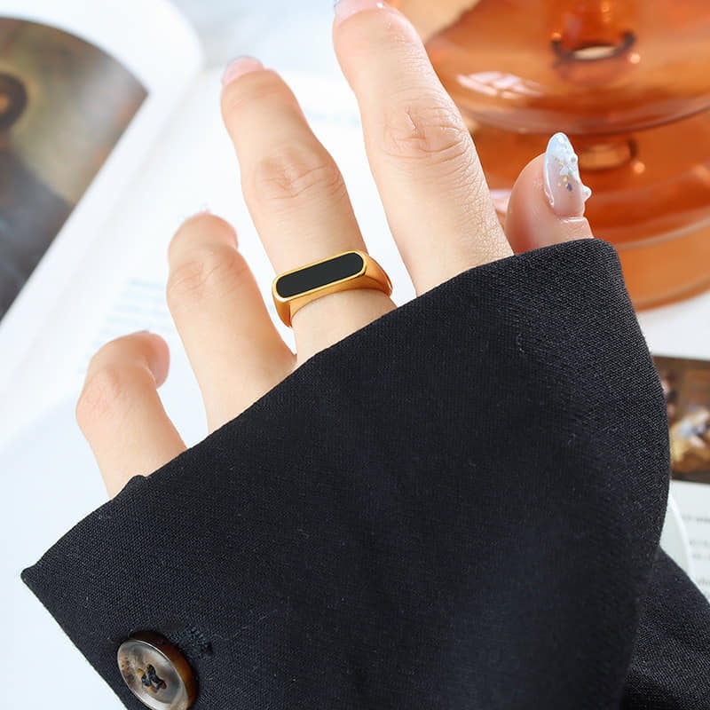 Picture of Black Stone Finger Ring For Women