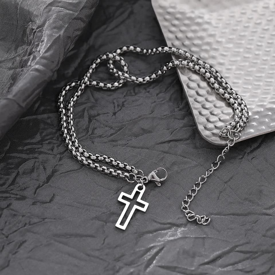 Picture of Men's Stainless Steel Small Cross Bracelet Fashion Box Chain Bracelet For Men - Silver