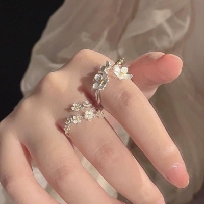 Picture of Delicate Elegant Rings for Women Romantic Rings Floral Shape High Grade Jewelry Gifts for Girls Fashion Ring For Girls - White