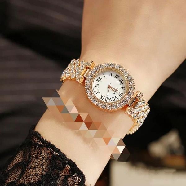 Picture of Women's Fashion Trend Star  Full Diamond Steel Band Quartz Watch Luxury Luxury Love Rhinestone - Gold
