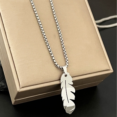 Picture of Men's Necklace Stainless Steel with Lucky Leaf  Pendant and SilverChain  Stainless Steel - Silver