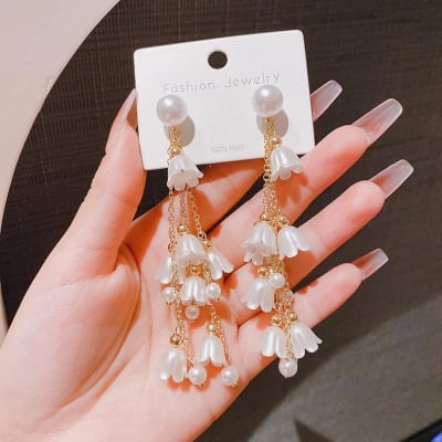 Picture of Korean Retro Fashion Earring White Shaped Ear Stud & Earrings for Women - White
