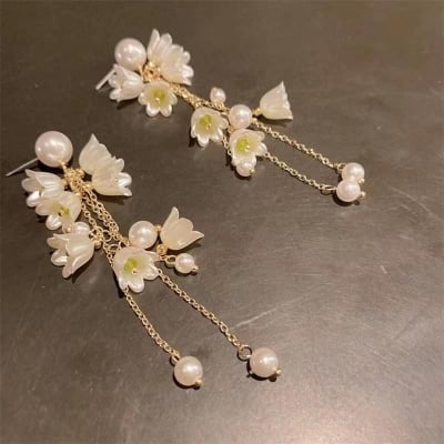 Picture of Korean Retro Fashion Earring White Shaped Ear Stud & Earrings for Women - White