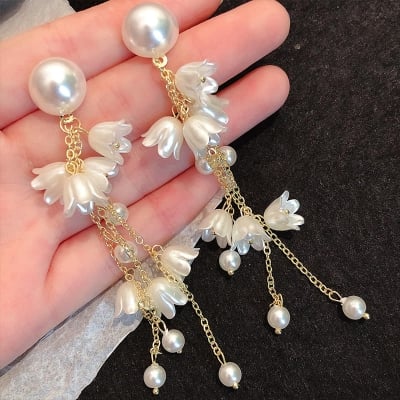 Picture of Korean Retro Fashion Earring White Shaped Ear Stud & Earrings for Women - White