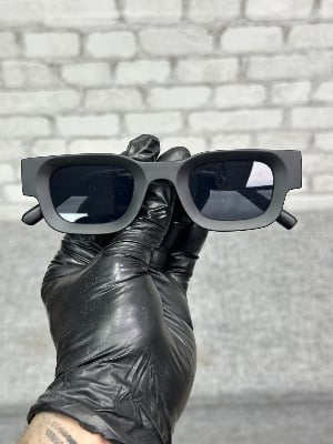 Picture of Retro Square men,s Sunglass for travel - Black