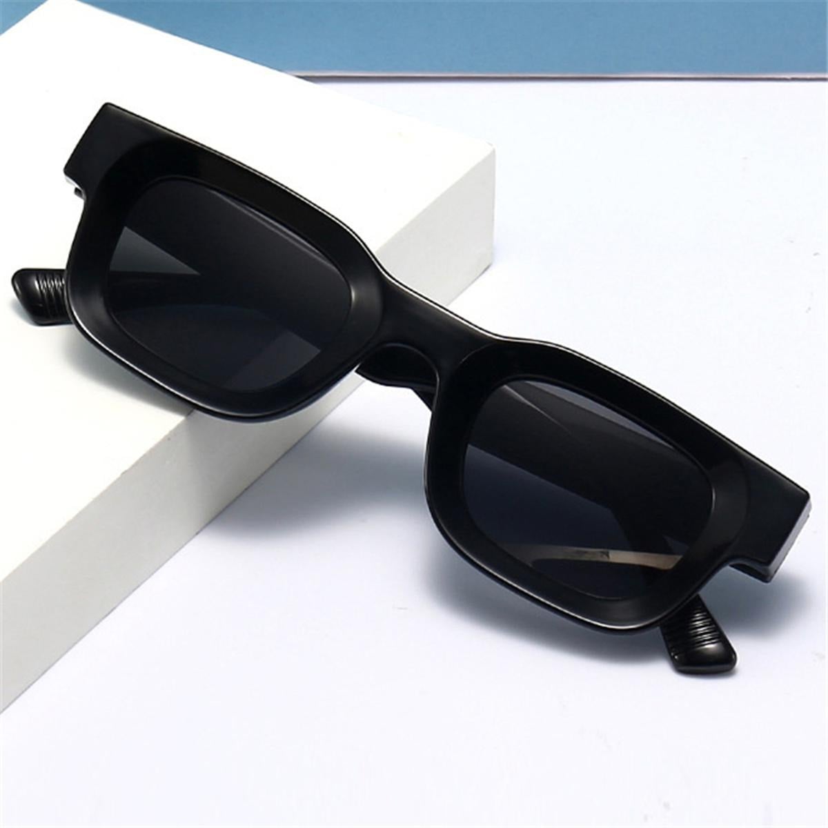 Picture of Retro Square men,s Sunglass for travel - Black