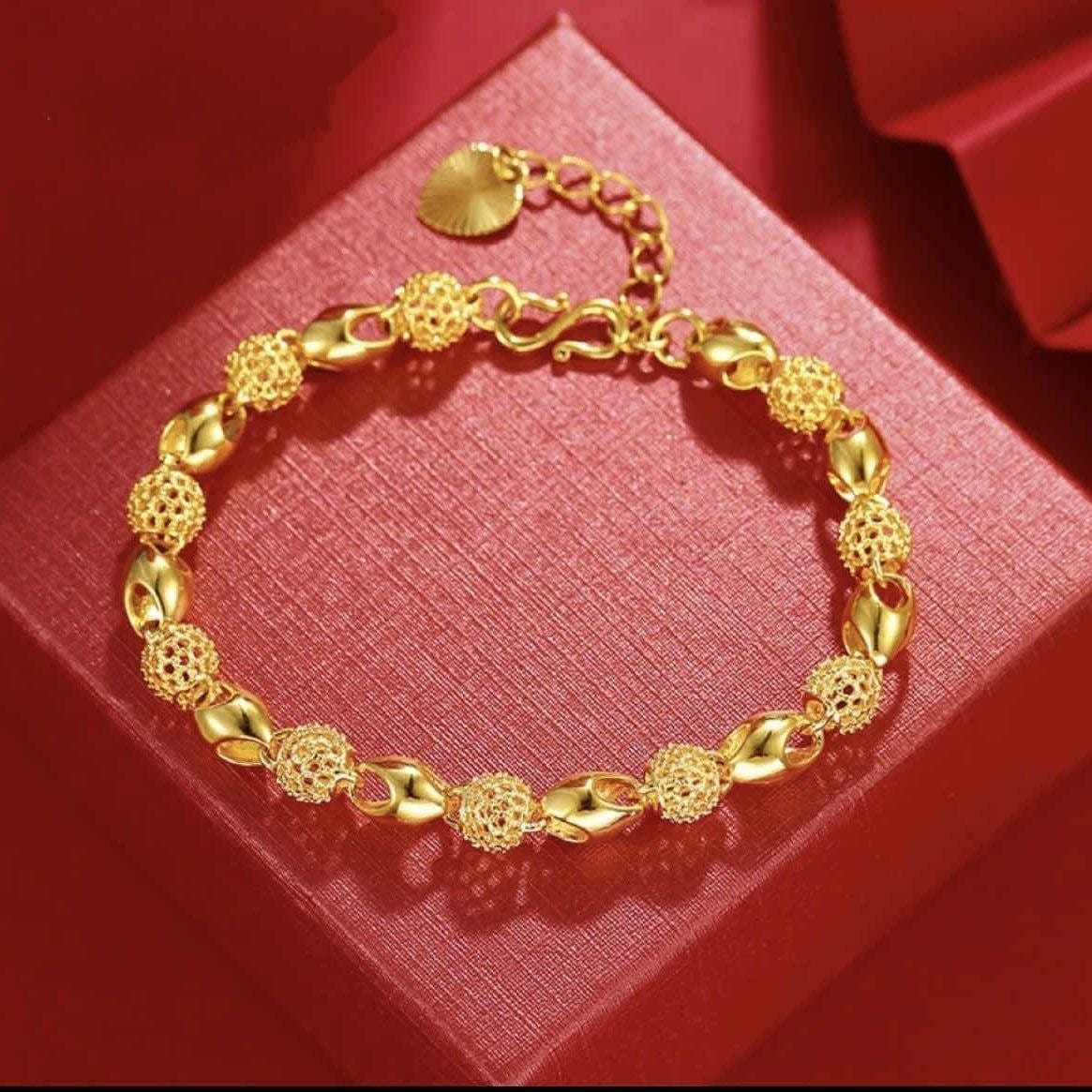 Picture of Simple & Elegant Gold Plated Women's Jewelry Bracelet - Gold