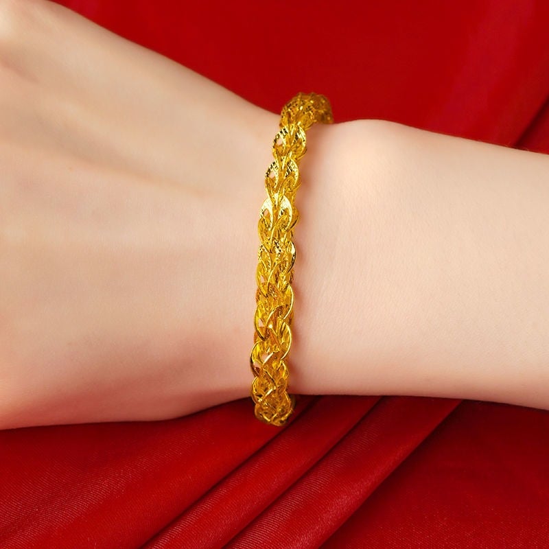 Picture of Adjustable Gold Plated Charm Bracelet for Women - Gold