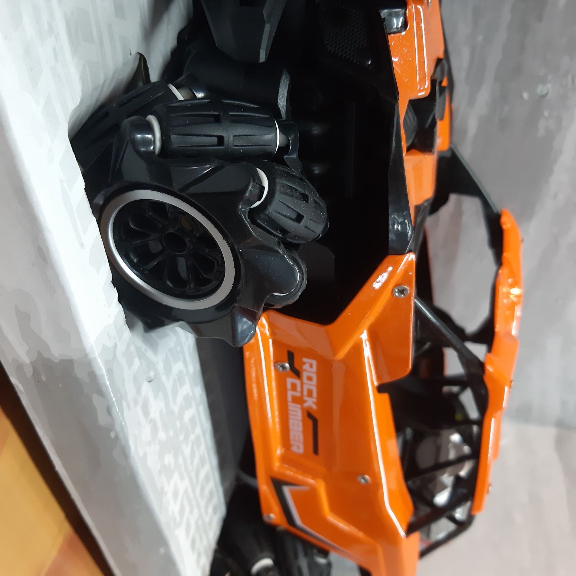 Picture of Brave Climber remote car - Multicolor