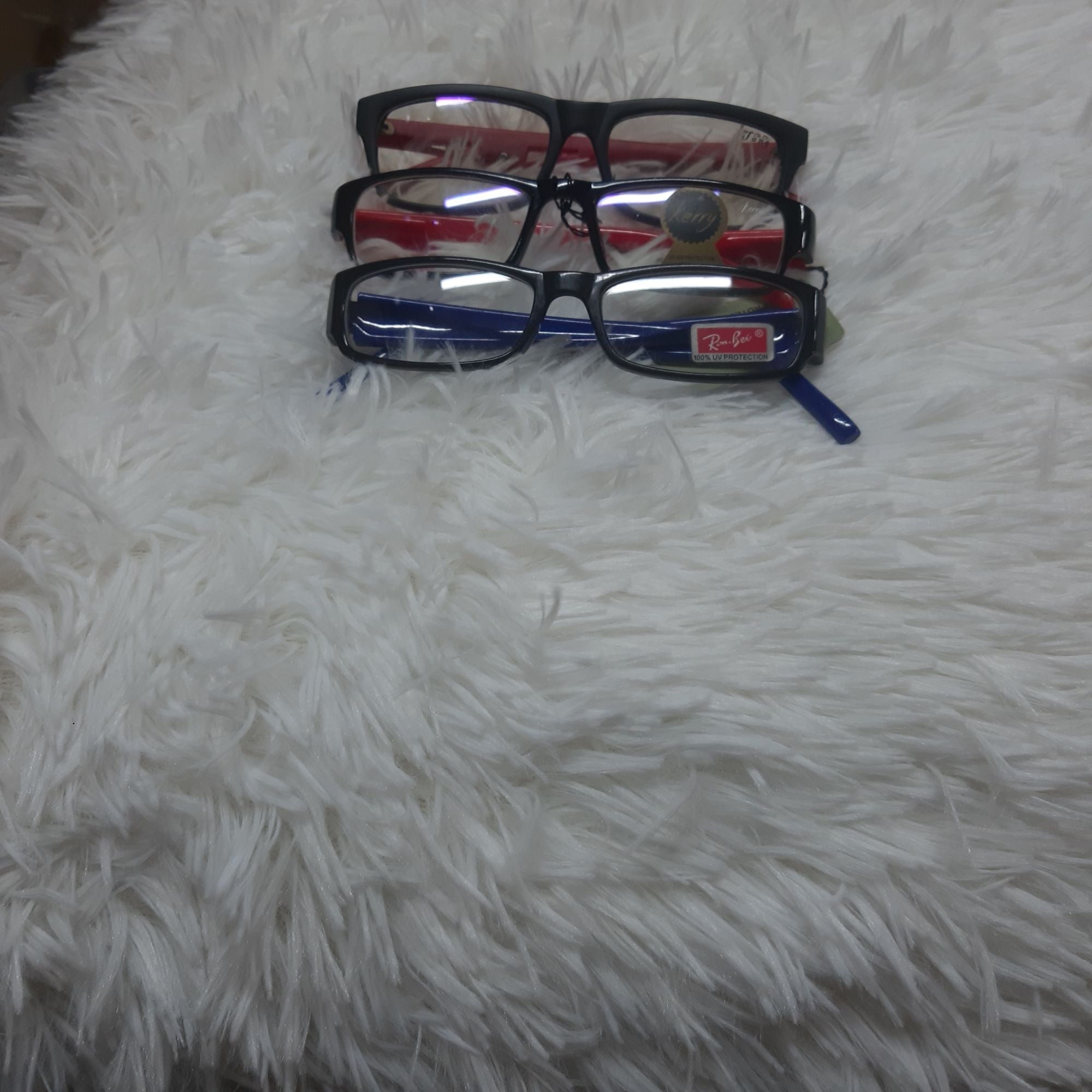 Picture of men & women  glass - Multicolor